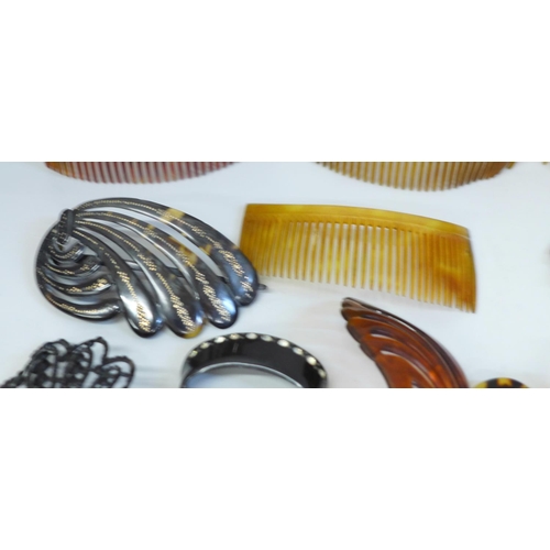 652 - A collection of hair combs and clips including horn and tortoiseshell