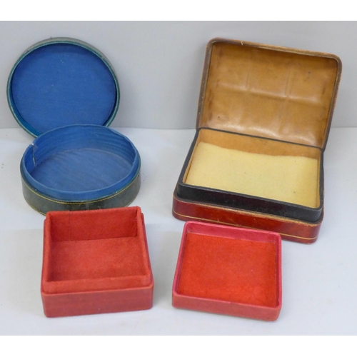 656 - Three vintage leather covered jewellery boxes