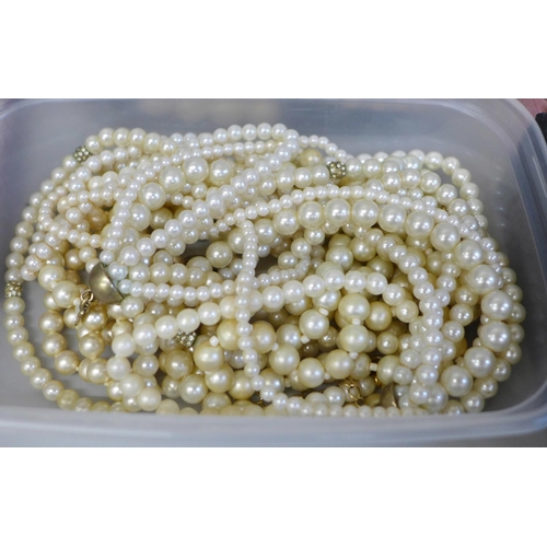 660 - A collection of faux pearl costume jewellery