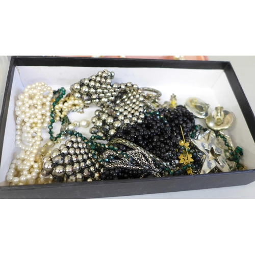 660 - A collection of faux pearl costume jewellery