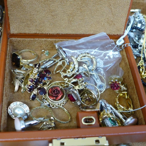 664 - A case of costume jewellery