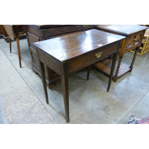 113 - A George III oak single drawer side table