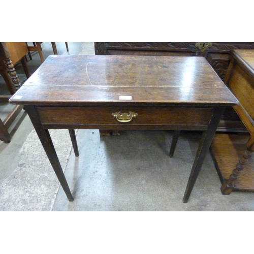 113 - A George III oak single drawer side table