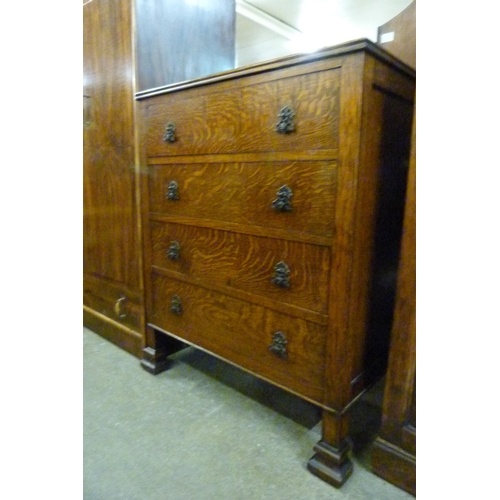 132 - An early 20th Century oak chest of drawers