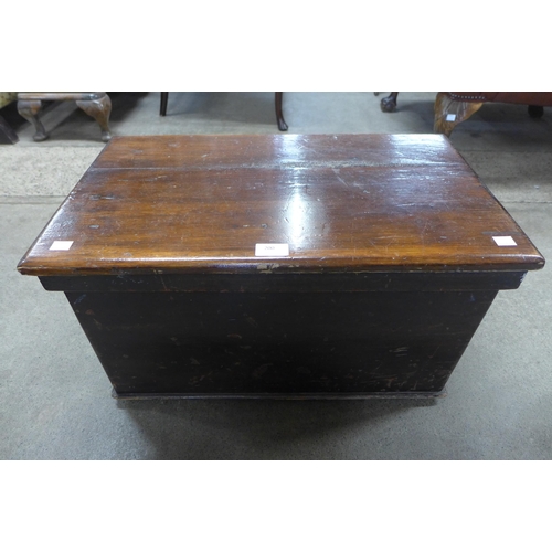 200 - A small Victorian pine box