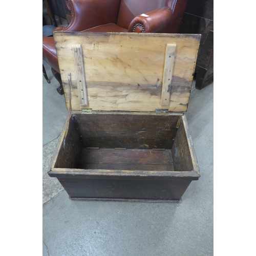 200 - A small Victorian pine box