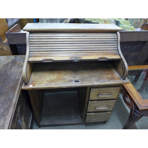 271 - An early 20th Century oak tambour roll top desk