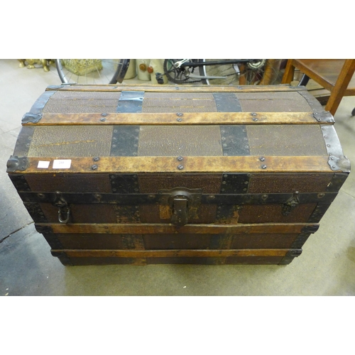 288 - An early 20th Century dome topped steamer trunk