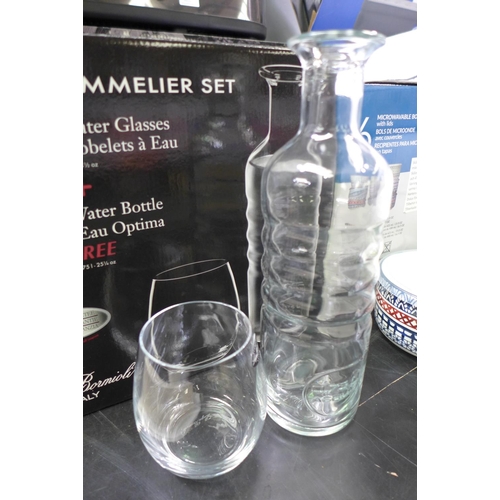 3057 - Hydro Sommelier Set Bottle and Tumblers    (292-52 ) * This lot is subject to vat