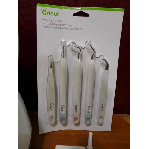 3088 - Cricut Maker Cut Machine with Weeding Tool Set, original RRP £345.99 + VAT (291-88) * This lot is su... 