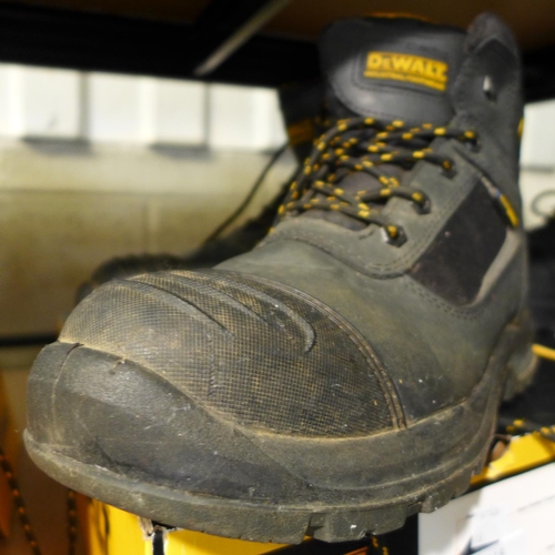 3118 - Pair of men's DeWalt black steel toe cap boots - UK size 10 * this lot is subject to VAT