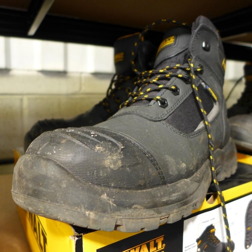 3119 - Pair of men's DeWalt black steel toe cap boots - UK size 11 * this lot is subject to VAT