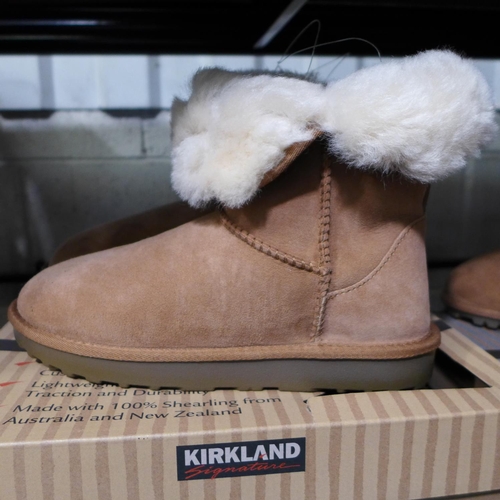 3121 - Pair of women's chestnut Shearling boots - UK size 5 * this lot is subject to VAT