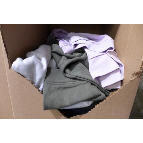 3140 - Assorted women's tops inc. shirts & jumpers - mixed sizes * this lot is subject to VAT