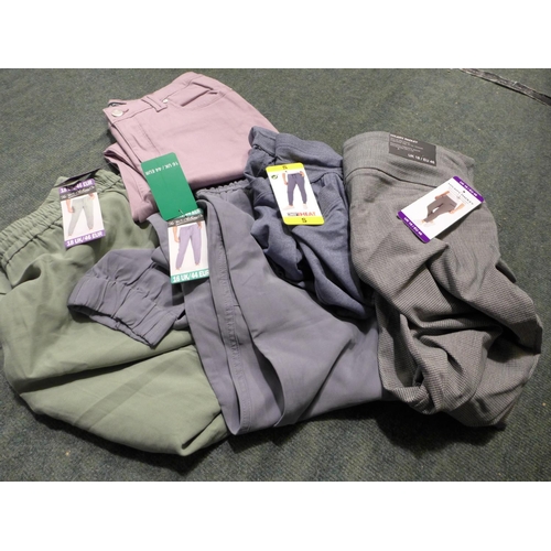 3141 - Assorted women's trousers - various sizes/styles/colours * this lot is subject to VAT