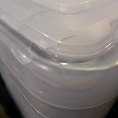 3161 - 6 Plastic storage boxes - with lids