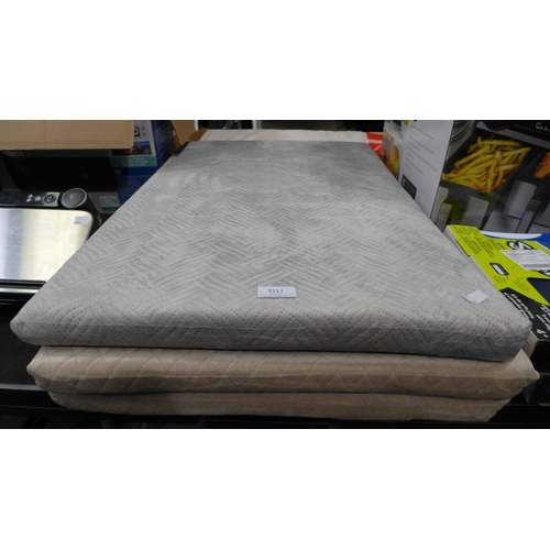 3211 - Three Soft-Step Pet Bed Cushions (291-157) * This lot is subject to VAT