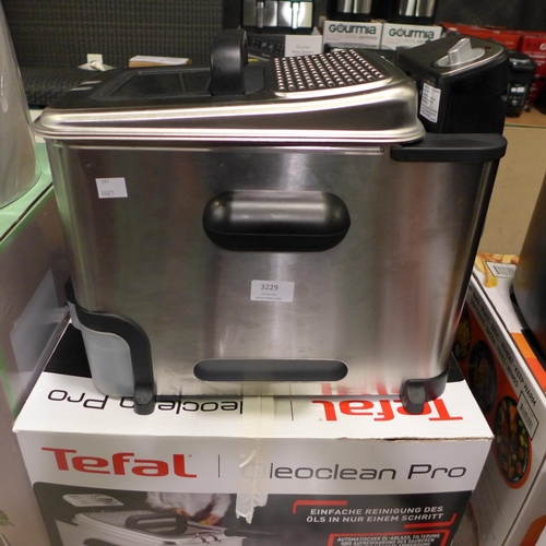 3229 - Tefal Fryer (model:- FR804140) (291-29) * This lot is subject to VAT