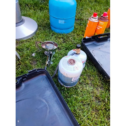 2520 - Various camping stoves, three spark right cookers with gas, camping gaz portable stove and mini port... 