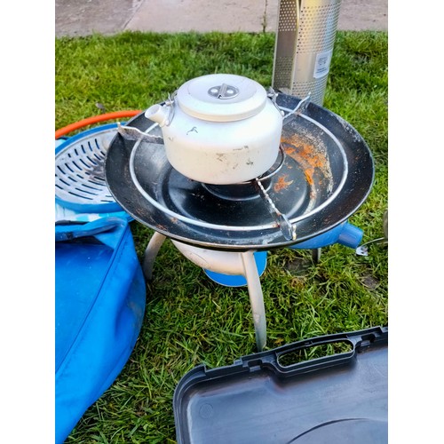 2520 - Various camping stoves, three spark right cookers with gas, camping gaz portable stove and mini port... 