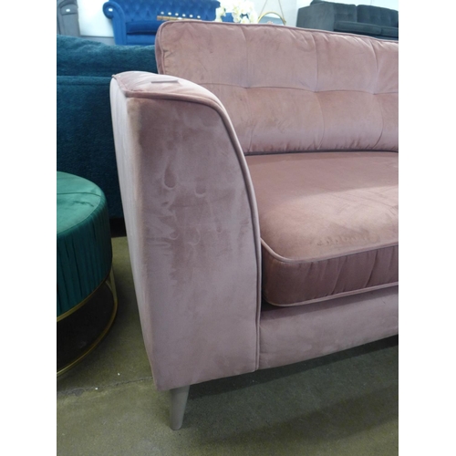 1319 - A rose pink velvet pinched back loveseat