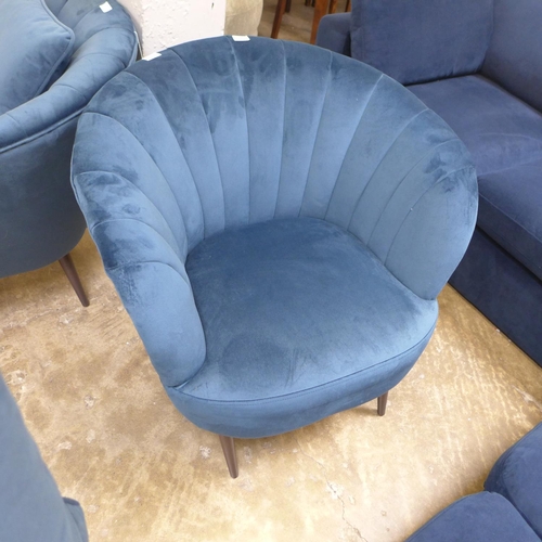 1477 - A blue velvet shell back side chair