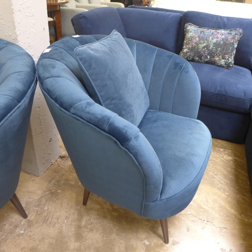 1477 - A blue velvet shell back side chair