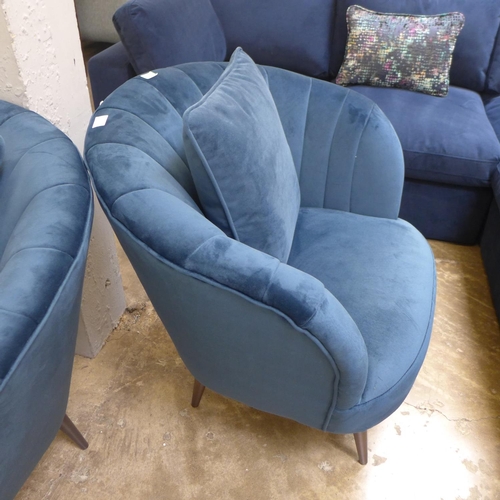 1478 - A blue velvet shell back side chair