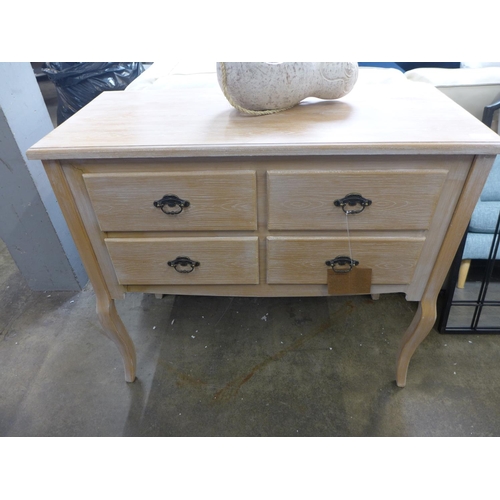 1486 - A light oak effect four drawer chest