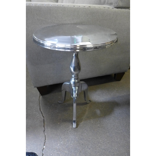 1523 - A small chrome occasional table