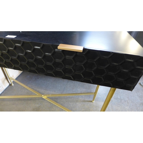 1532 - A black console table with gold legs