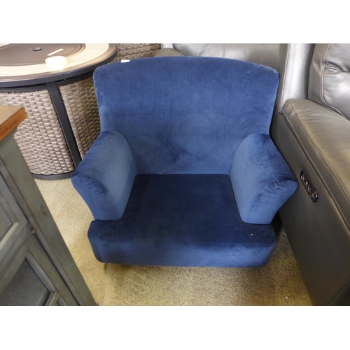 1562 - A deep blue velvet armchair - missing feet