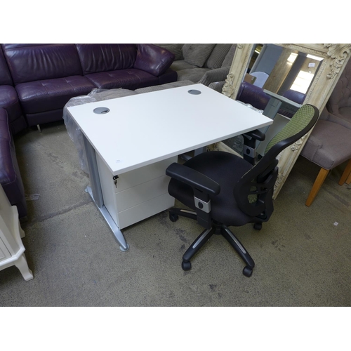 1625 - A 1000mm white top, metal leg office desk, with green mesh upholstered office chair and three drawer... 