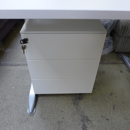 1625 - A 1000mm white top, metal leg office desk, with green mesh upholstered office chair and three drawer... 