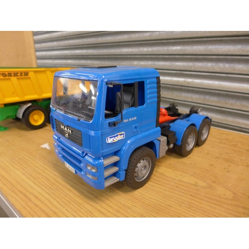 2270 - Box of children's large trucks