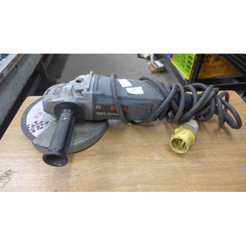 2041 - Quantity of tools: DeWalt saw, Bosch 110v grinder and selection of hand drills - angle grinder faile... 