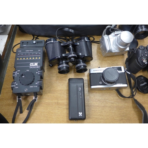 2071 - Camera items; Fuji, Finepix, Olympus and many tripods