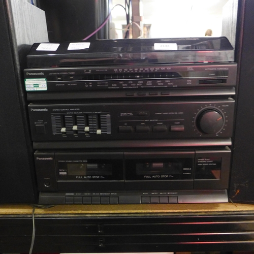 2132 - Panasonic stereo system with 2 speakers