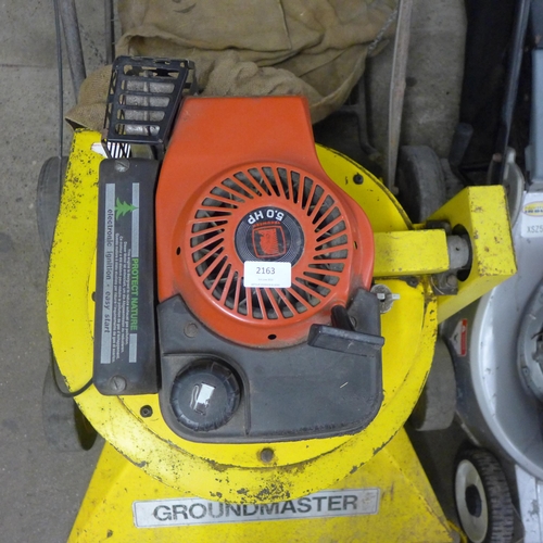 2163 - Groundmaster industrial leaf blower with vacuum leaf collector