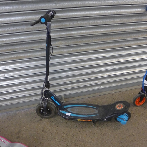 2197 - 3 Electric scooters including Razor - Police repossession