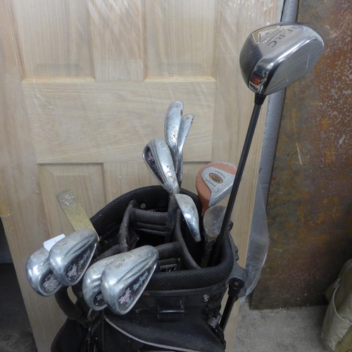 2386 - Wilson golf bag with McGregor golf clubs