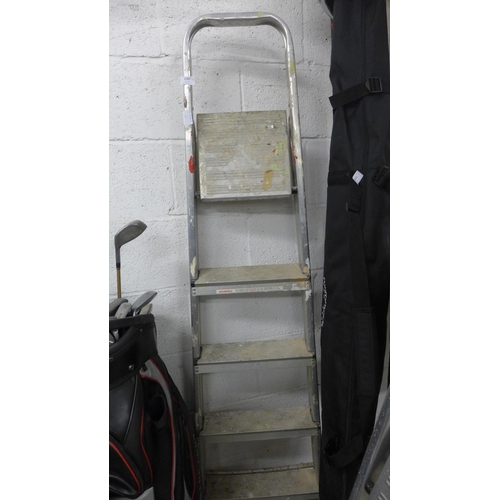 2388 - 5-Rung stepladder