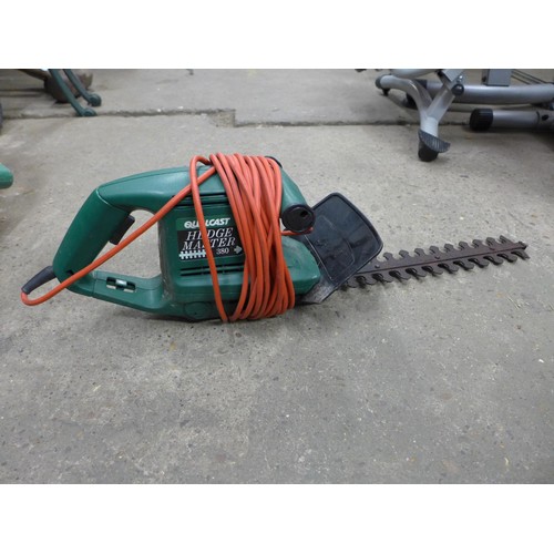 2229 - 2 Hedge cutters, strimmer, sprayer with hosepipe and reel