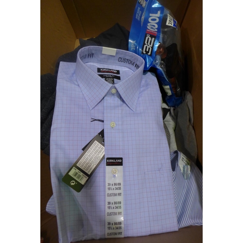 3004 - Assorted men's tops: shirts, jumpers, etc., mix of sizes * this lot is subject to VAT