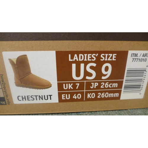 3013 - Women's chestnut coloured Shearling boots - UK size 7 * this lot is subject to VAT