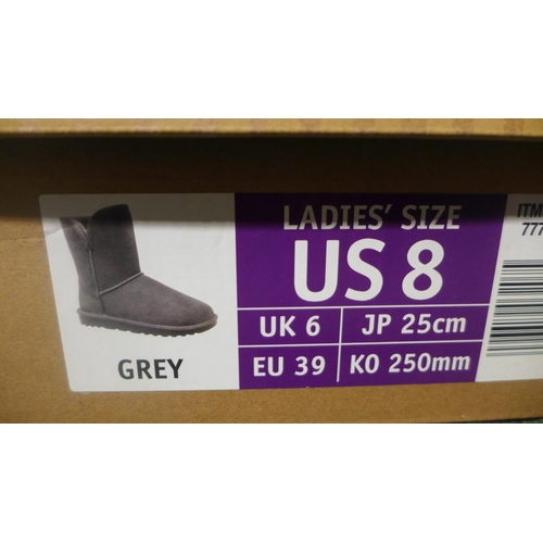 3014 - Women's grey Shearling boots - UK size 6 * this lot is subject to VAT