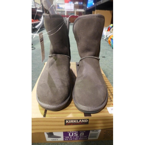 3014 - Women's grey Shearling boots - UK size 6 * this lot is subject to VAT