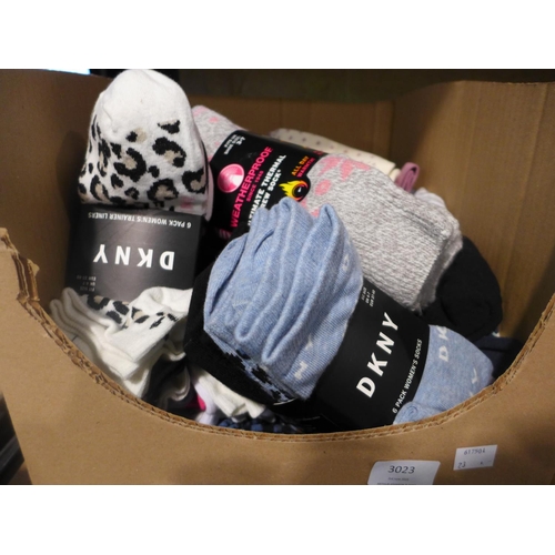 3023 - Assorted women's socks - mainly DKNY (size 4 to 7) and others * this lot is subject to VAT