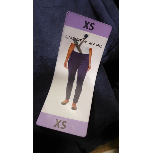 3042 - Quantity of women's trousers - mix sizes * this lot is subject to VAT