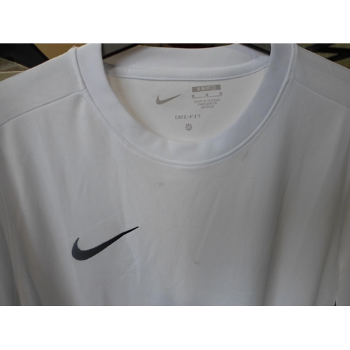 3052 - 6 Men's sports branded T-shirts inc: Gant, Champion, Under Armour & Nike - various sizes * this lot ... 